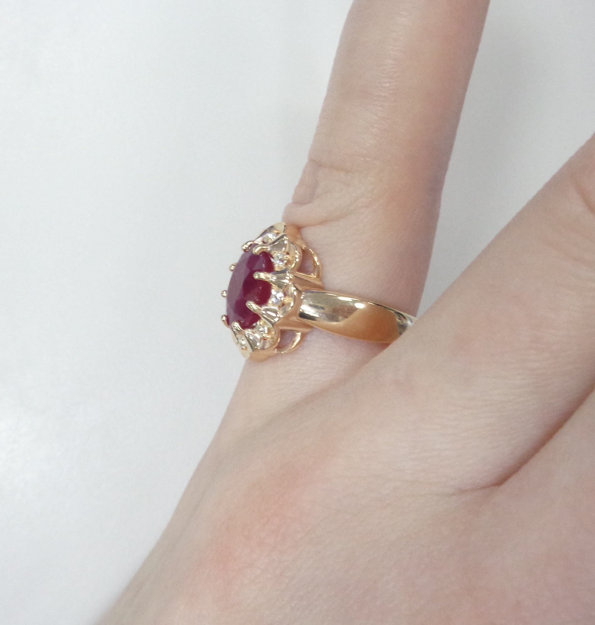 Серебряное кольцо с рубином